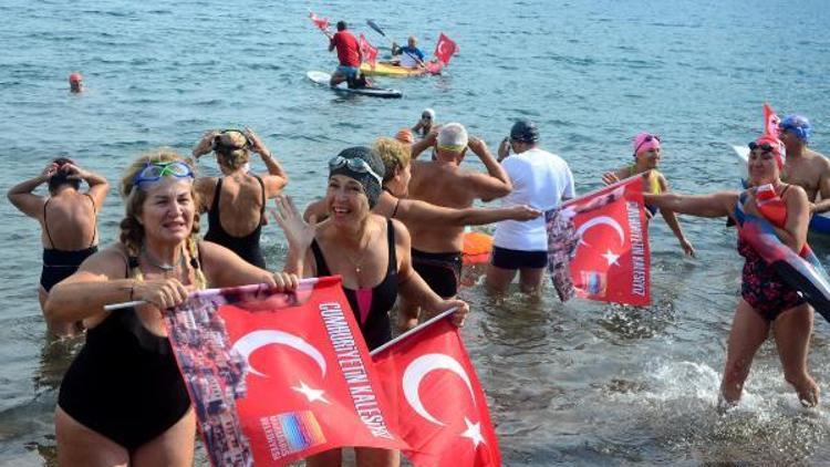 Atatürke saygı için yüzdüler
