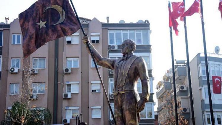 Atatürke benzemeyen heykel yeniden tasarlanacak