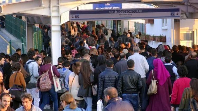 Kitapseverlere metrobüsler yetmedi