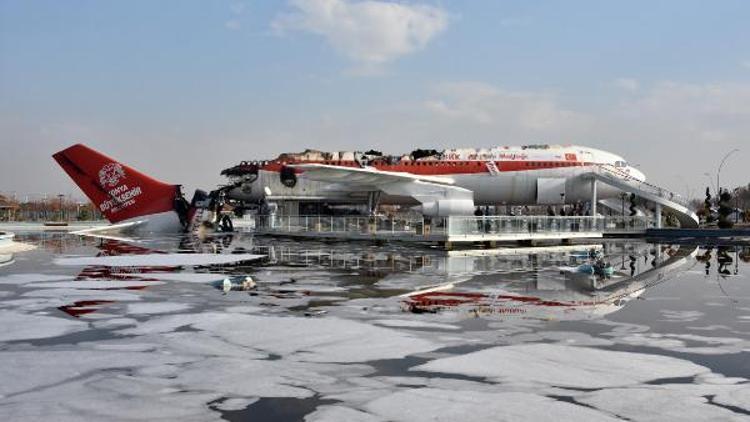 Uçak restorandaki yangın, elektrik akımındaki arızadan çıkmış