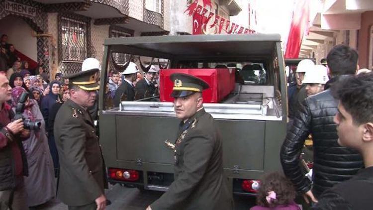 Fotoğraflar // Şehit asker Melih Sancarın cenazesi doğduğu eve de getirildi