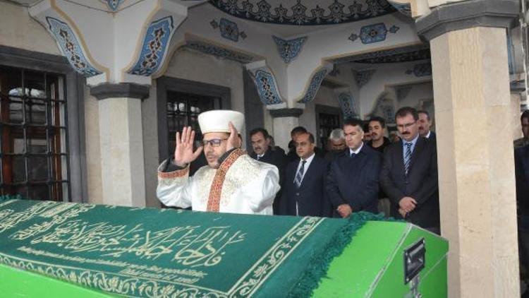 Bitlis Valisi, şehit babasının cenazesine katıldı