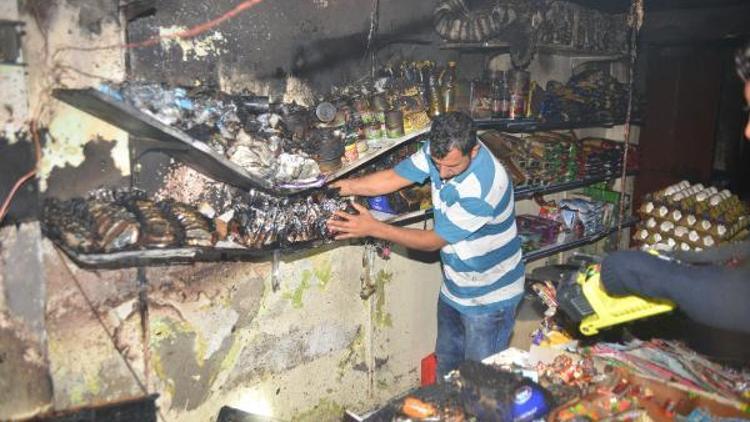 Adanada bakkal dükkanı yandı