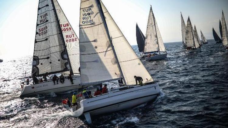 Çeşme’de yelkenler çocuklar için açıldı