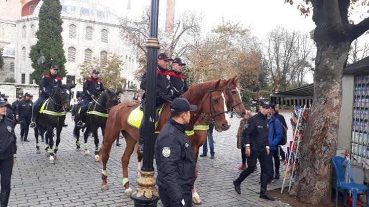 Sultanahmet Meydanında atlı polisler göreve başladı