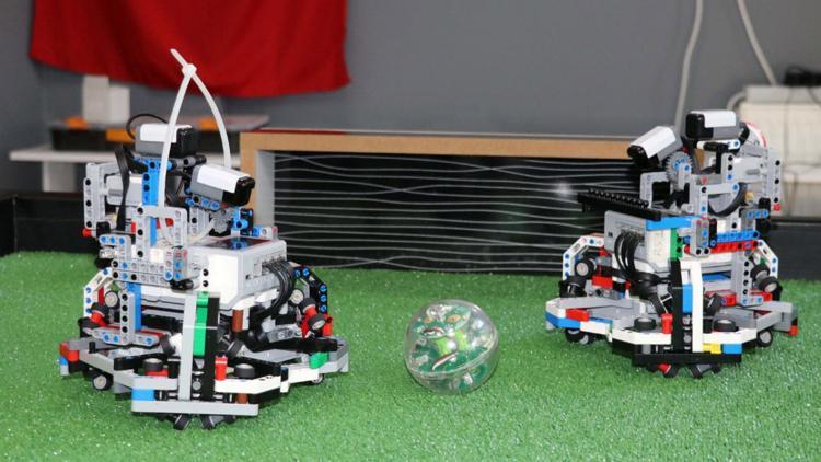 Yapay zekalı robotlar, yeşil sahalarda