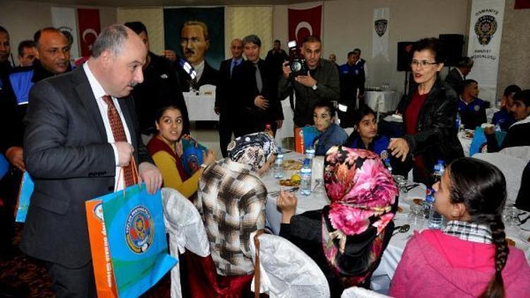 Osmaniyede 100 engelli çocuğa polis kıyafeti