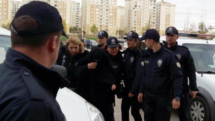Atatürk Anıtına baltayla saldıran kadın adli kontrolle serbest/ Ek fotoğraflar