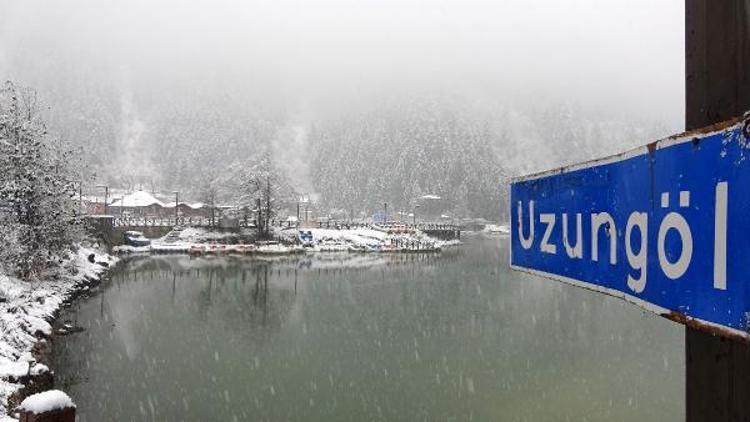 Uzungöl beyaza büründü