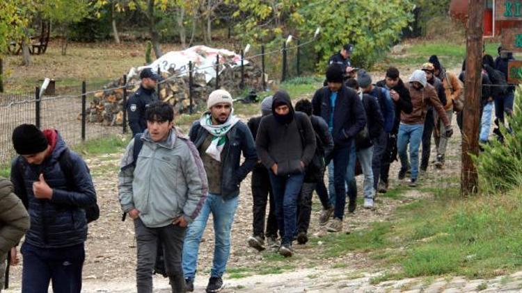 Yunanistana kaçmaya çalışan 21 göçmen yakalandı