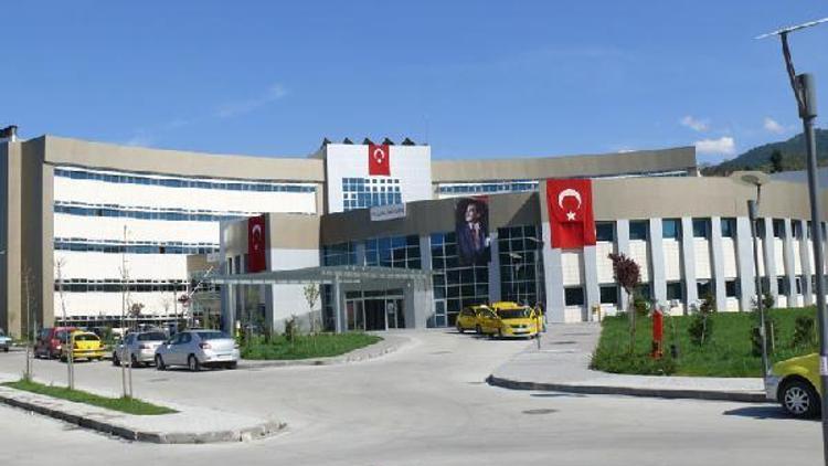 Başhekimin eşi ve çocuklarıyla hastanede kaldığı iddiasına soruşturma