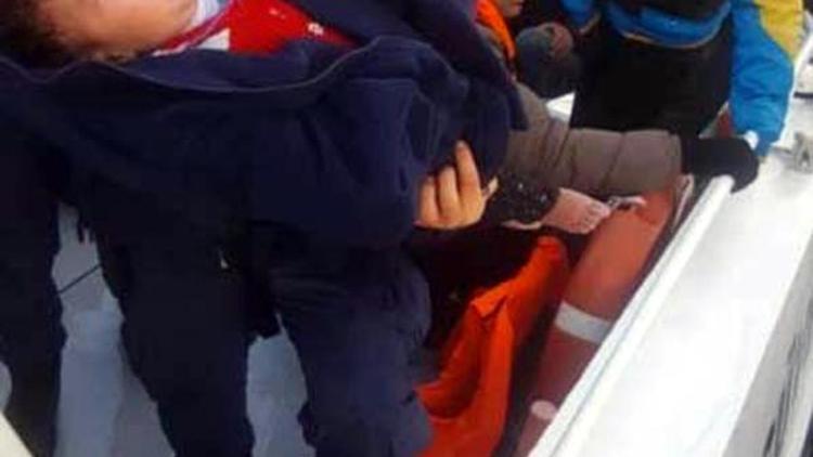 34 kaçak göçmen botları batmaya başlayınca Sahil Güvenlikten yardım istedi