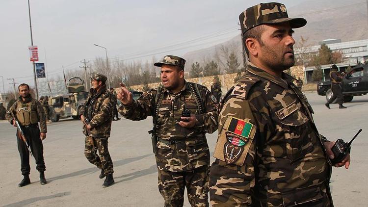 Afganistanda askeri üsse saldırı: 40 güvenlik görevlisi hayatını kaybetti