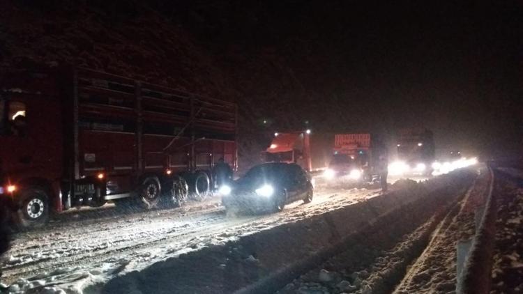 Konyada ulaşıma kar engeli: Araçların geçişine izin verilmiyor