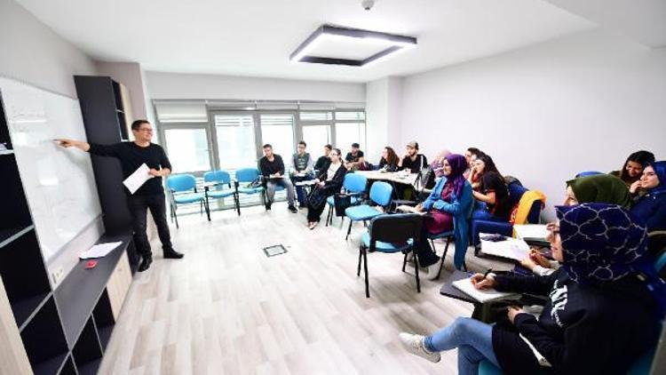 Akademi Beyoğlu’nda 8 branşta yabancı dil eğitimi veriliyor