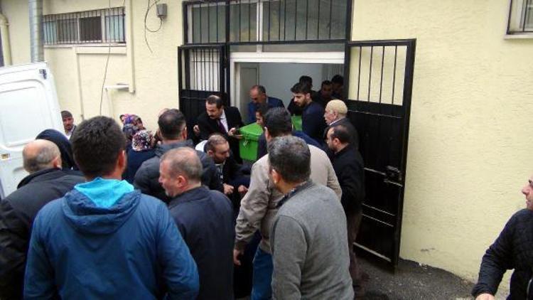 Otomobil direğe çarptı: Mühendis öldü, arkadaşı polis yaralı (2)