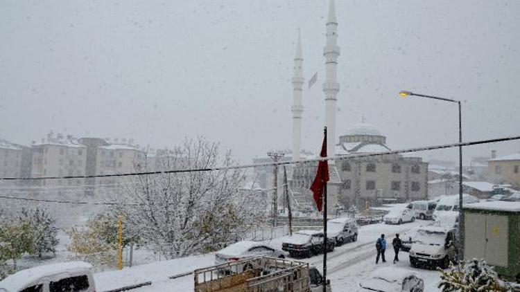 Darende, beyaza büründü