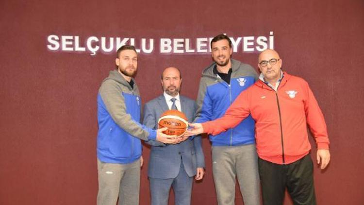 Selçuklu Basketbol takımından Belediye Başkanı Pekyatırmacıya ziyaret