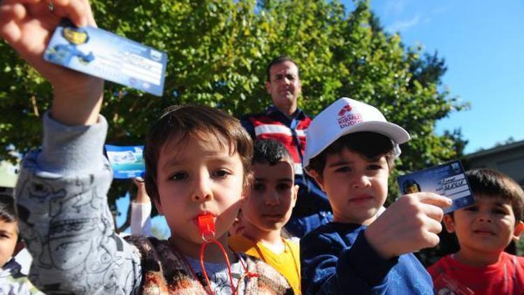 Çocuklar, trafik dedektifi kartlarını aldı