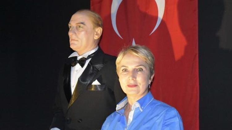 Atatürke benzemediği iddia edilen heykel için müze sahibinden açıklama