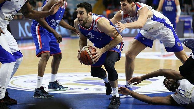 Anadolu Efes farklı kazandı