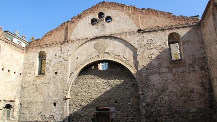 Tarihi kilise için restorasyon çıkmazı