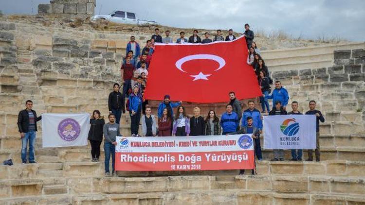 Öğrenciler Rhodiapolise yürüdü
