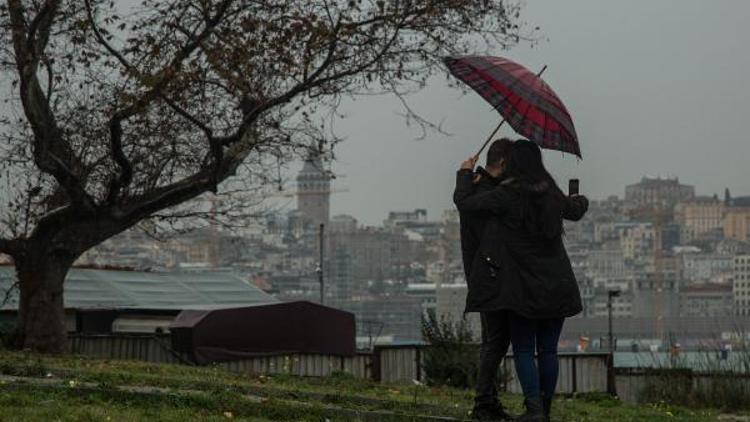 Fotoğraflar// Sağnak yağış İstanbulu etkisi altına aldı