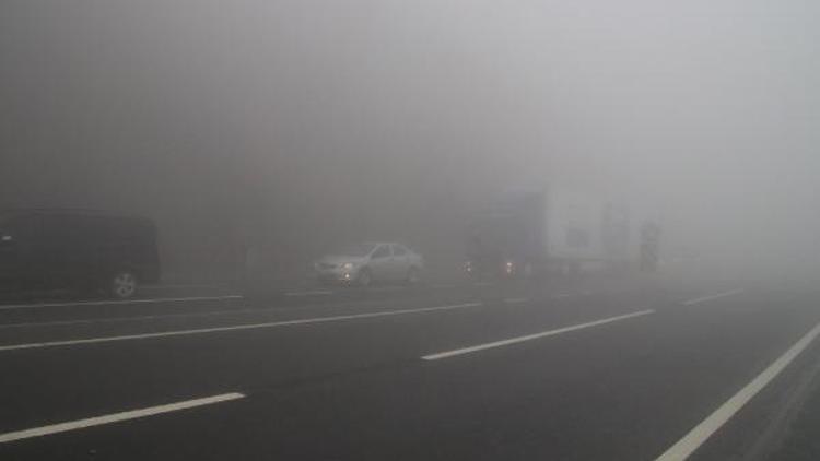 Bolu Dağında trafik yoğunluğu ve sis
