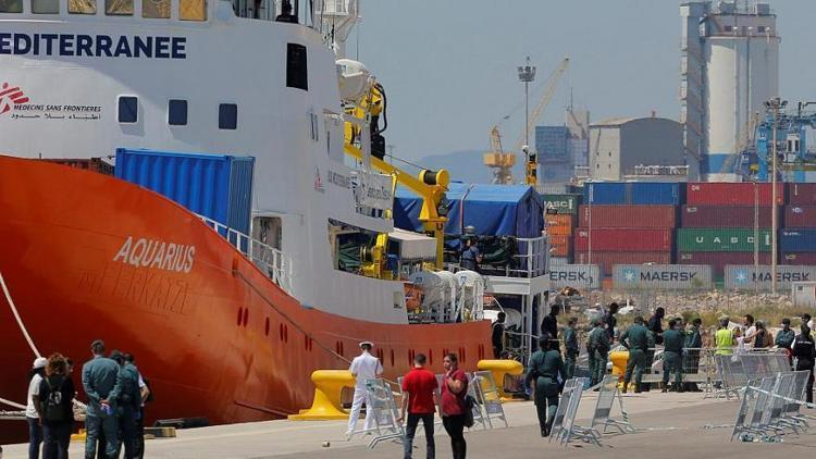 İtalyadan sığınmacıları kurtaran gemiye el koyma kararı