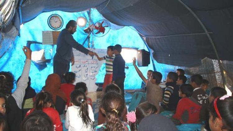 İHH: İdlipte 200 bin çocuk çadırlarda eğitim görüyor