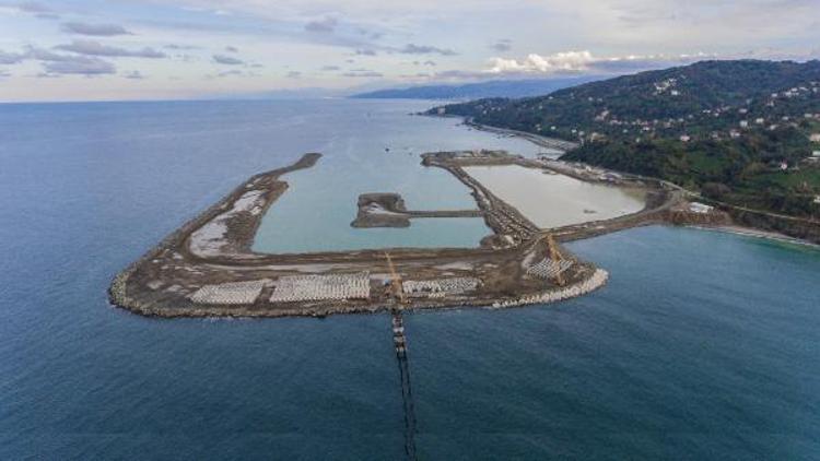 Rize-Artvin Havalimanında denize 14,5 milyon ton taş döküldü