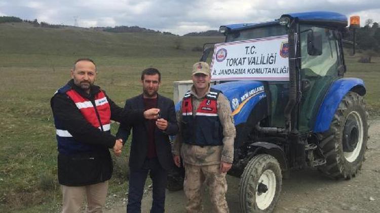 Gece yarısı evinin önünden çalınan traktör bulundu