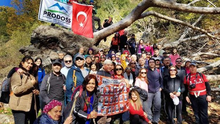 Adanalı doğa tutkunları renk cümbüşünde yürüdü