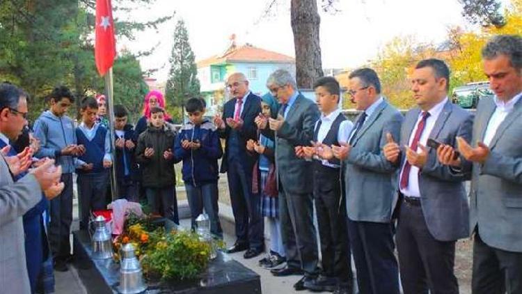 Şehit öğretmen Şenay Aybüke Yalçın, mezarı başında anıldı