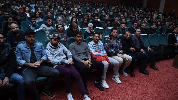 E.Yeni Malatyasporlu futbolcular tiyatro oyunu izledi
