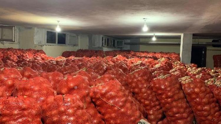 Mardin’de bir depoda 30 ton soğan ele geçirildi