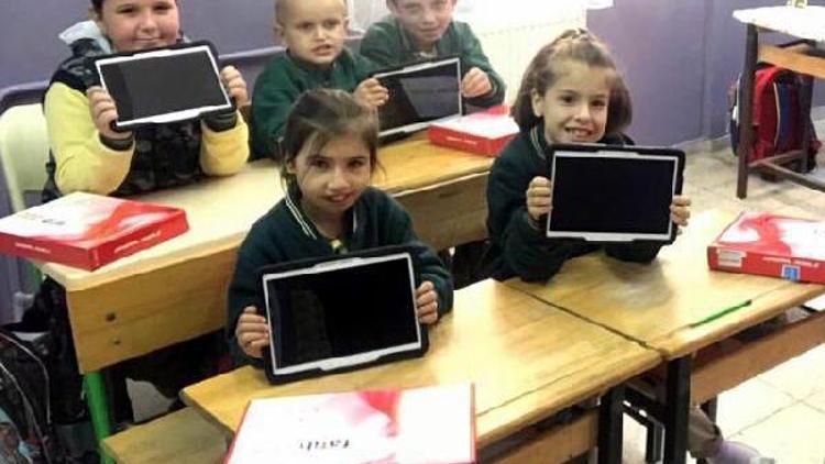 İzmir EBA, özel eğitim sınıflarına tablet dağıttı