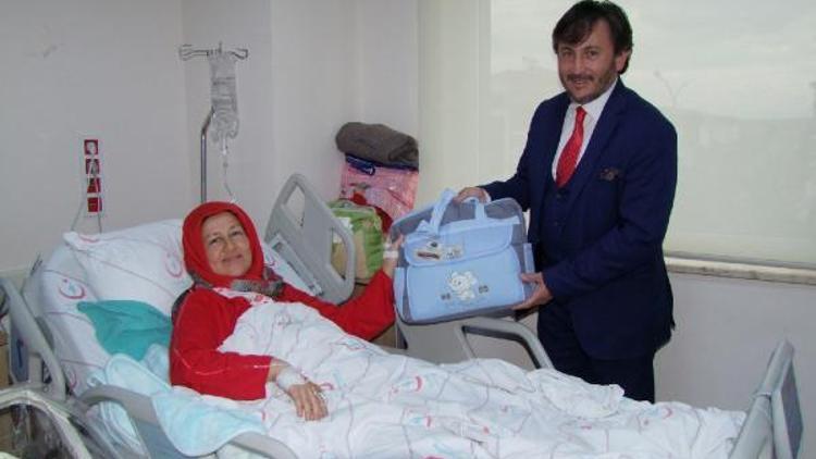 Başkan İrbandan Hoş Geldin Bebek hediyesi