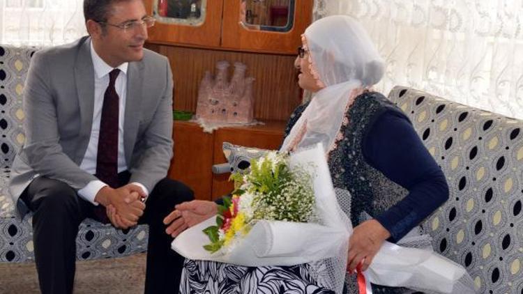 Başkan Pamuk’tan yaşlılara ev ziyareti