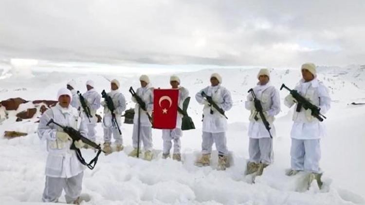 Kato Dağı’nda operasyondaki Mehmetçiklerden Öğretmenler Günü mesajı