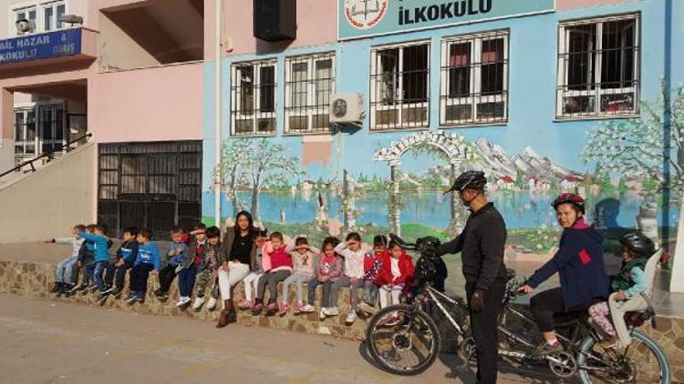 Bisikletle Türkiye turu yapan öğretmen çift haftanın ailesi seçildi