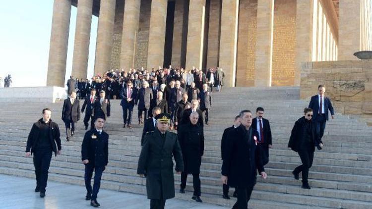 Milli Eğitim Bakanı Selçuk, öğretmenlerle Anıtkabiri ziyaret etti