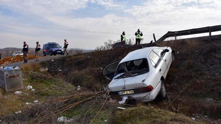 Şarampole düşen otomobilin sürücüsü ağır yaralandı