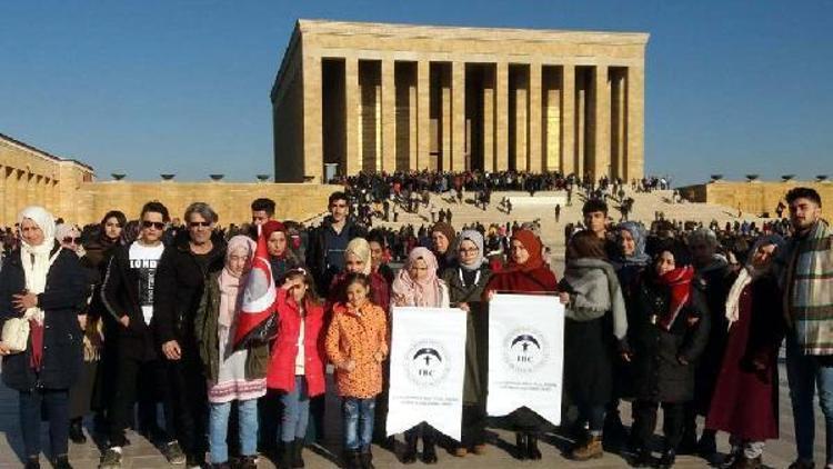 Suriyeli öğrenciler ve aileleri Atanın huzuruna çıktı