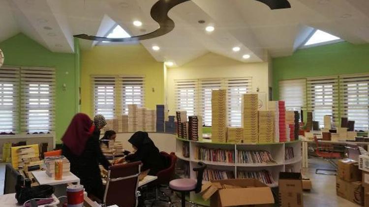 Tokat Valisi Ozan Balcı, eğitimcilere 12 bin kitap hediye etti