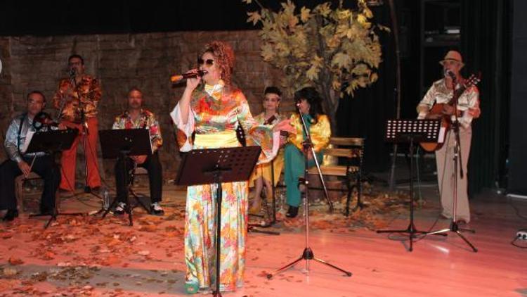 Öğretmenlerden nostalji şarkılarla konser