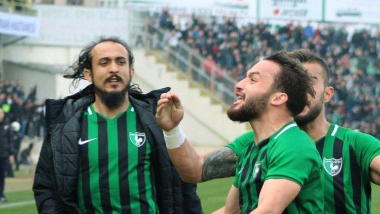 Denizlispor 10 kişi, geriden gelip kazandı