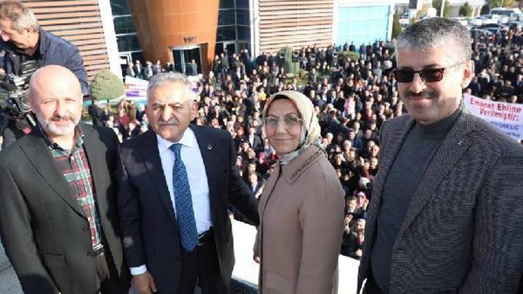 AK Partinin Kayseri Belediye Başkanı adayına havaalanında coşkulu karşılama