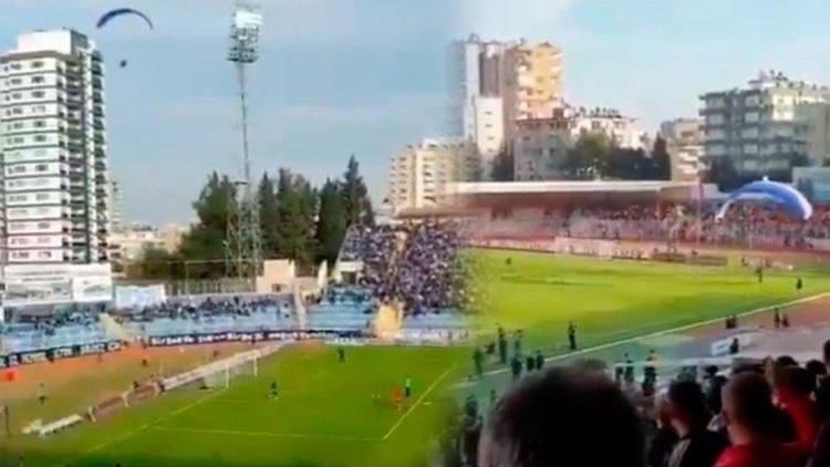 Adana Demirspor taraftarı, Adana derbisinde sahaya paraşütle indi